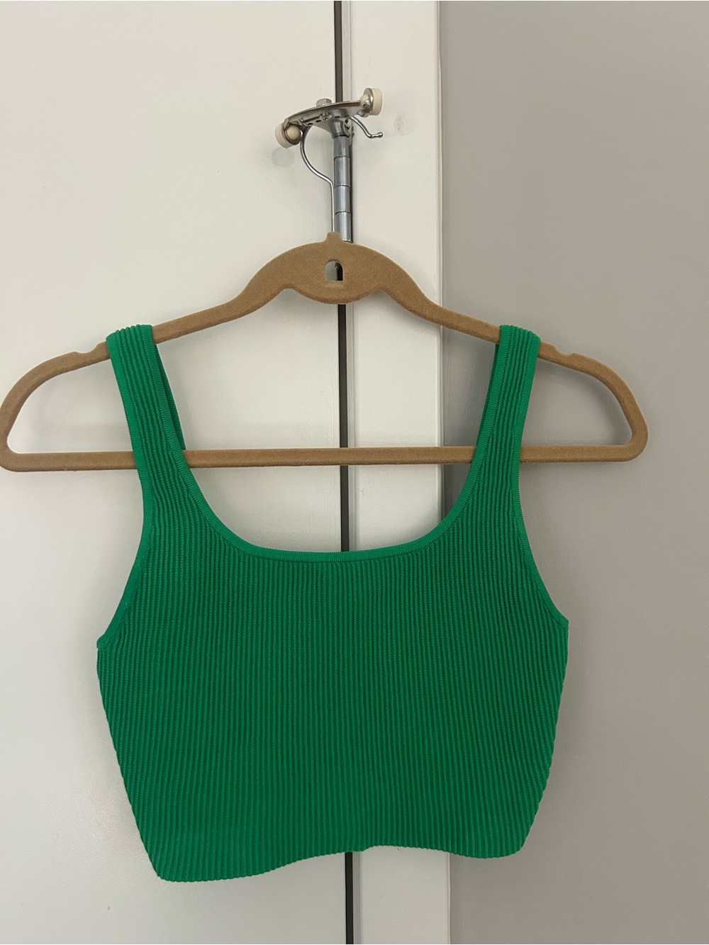 Aritzia Babaton Ribbed Knit Crop Tank